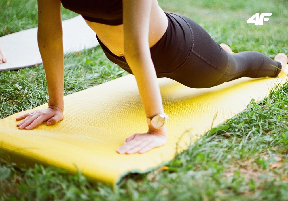 Strój na jogę - jakie spodnie do jogi wybrać? - Blog